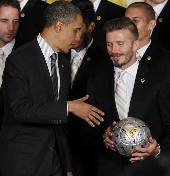 Thổng thống Mỹ Obama bắt tay Beckham